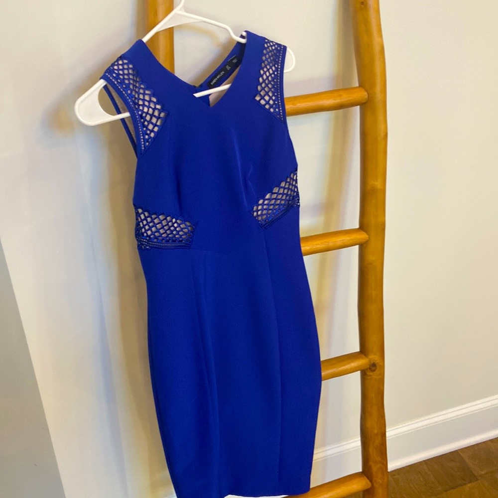 Beautiful Karen Millen sheath dress with lace detailing.